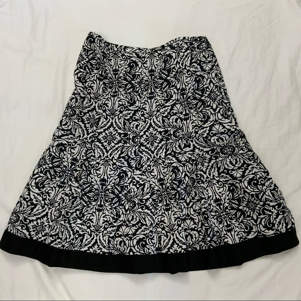 Ann Taylor Factory Black & White Floral Skirt Sz 4